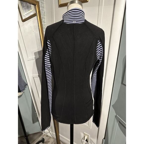 Lululemon Run U Turn 1/2 Zip Top Striped Long Sleeve Reversible Pullover Size 2 - Picture 4 of 7